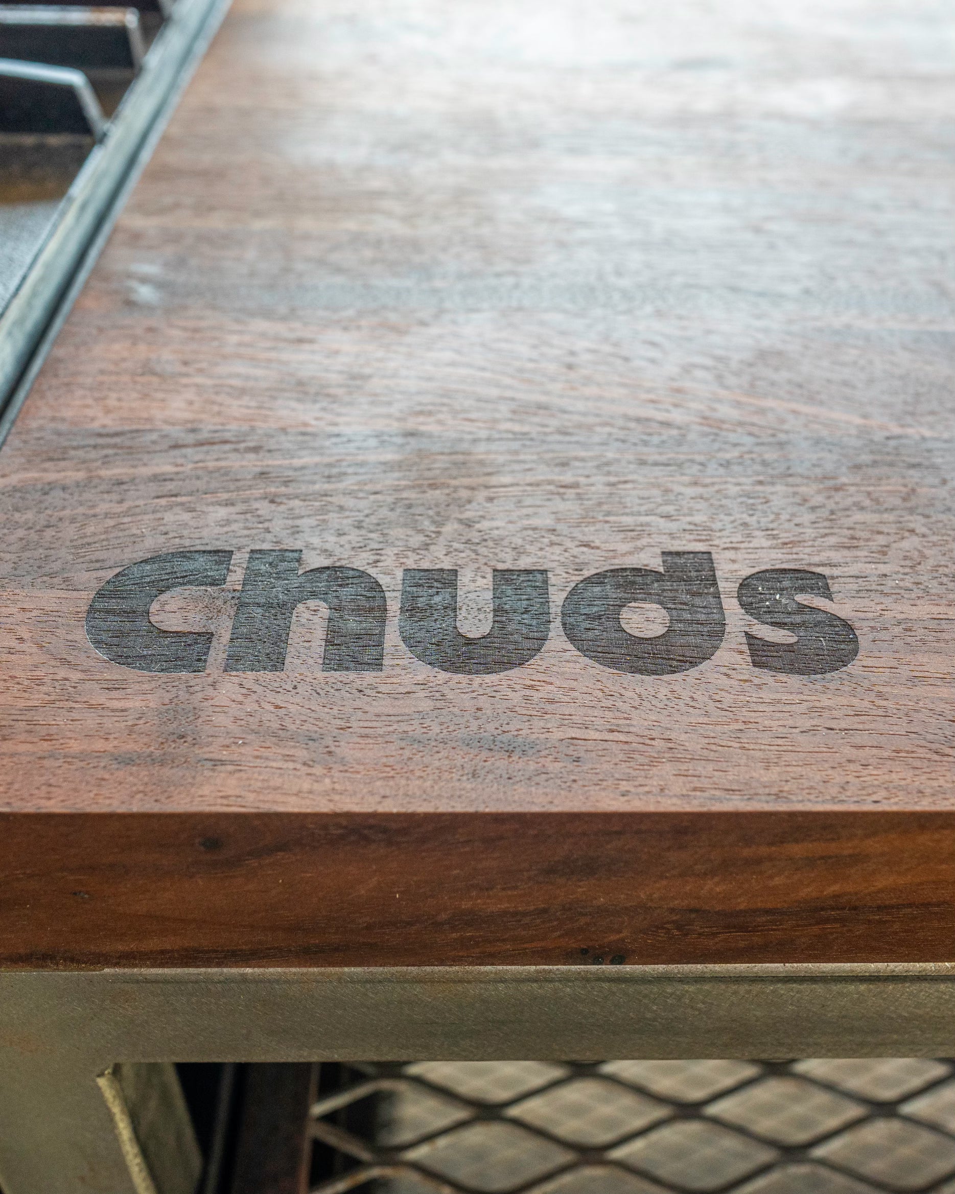 Chud Table - Classic Model